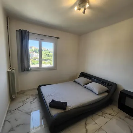 Spacieux 3 Et Balcon Apartman *