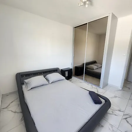 Spacieux 3 Et Balcon شقة نيس